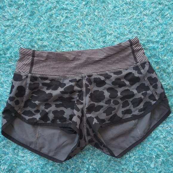 Lulu cherry cheetah short - Picture 1 of 4